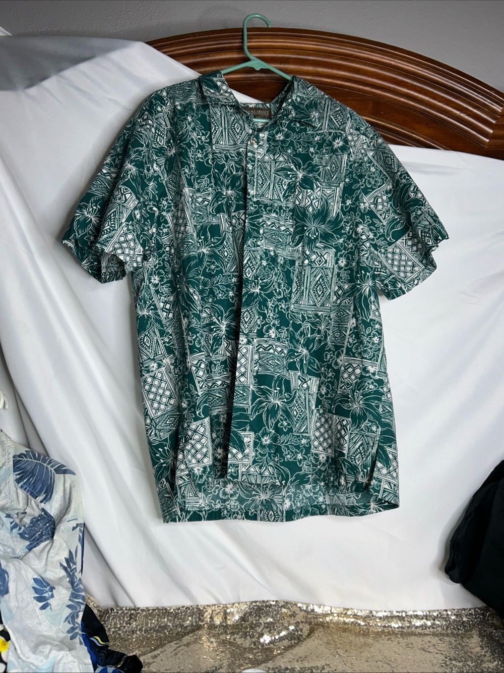 Men's Green Patterned Short-Sleeve Button-Down Shirt
